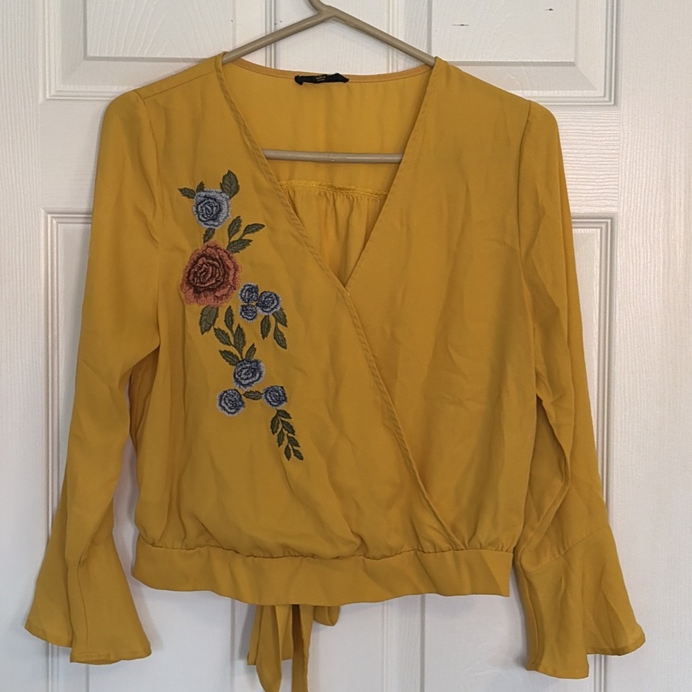 Mine Yellow Floral Embroidered Bell Sleeve Tie Back Wrap Style Boho Blouse‎ Sz L